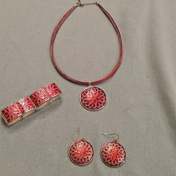 Matching necklace/bracelet/earring set - Picture 1 of 7